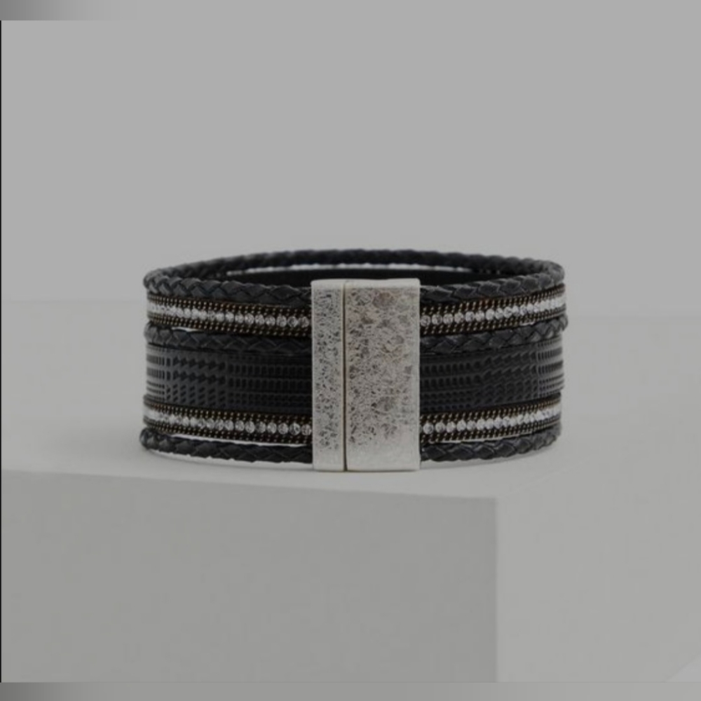 TORRID☆Black Faux Leather & Rhinestone Magnetic Bracelet - Picture 3 of 6